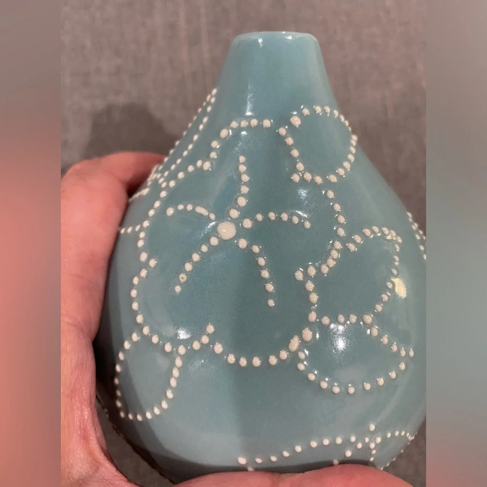 Crate & Barrel stitch flower vase, 4 inches,teal color, good condition.